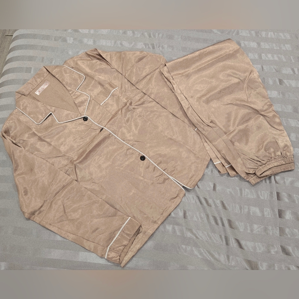 3/55$ - Silky Satin Pajama Set